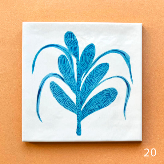 Orna Leaf Tile